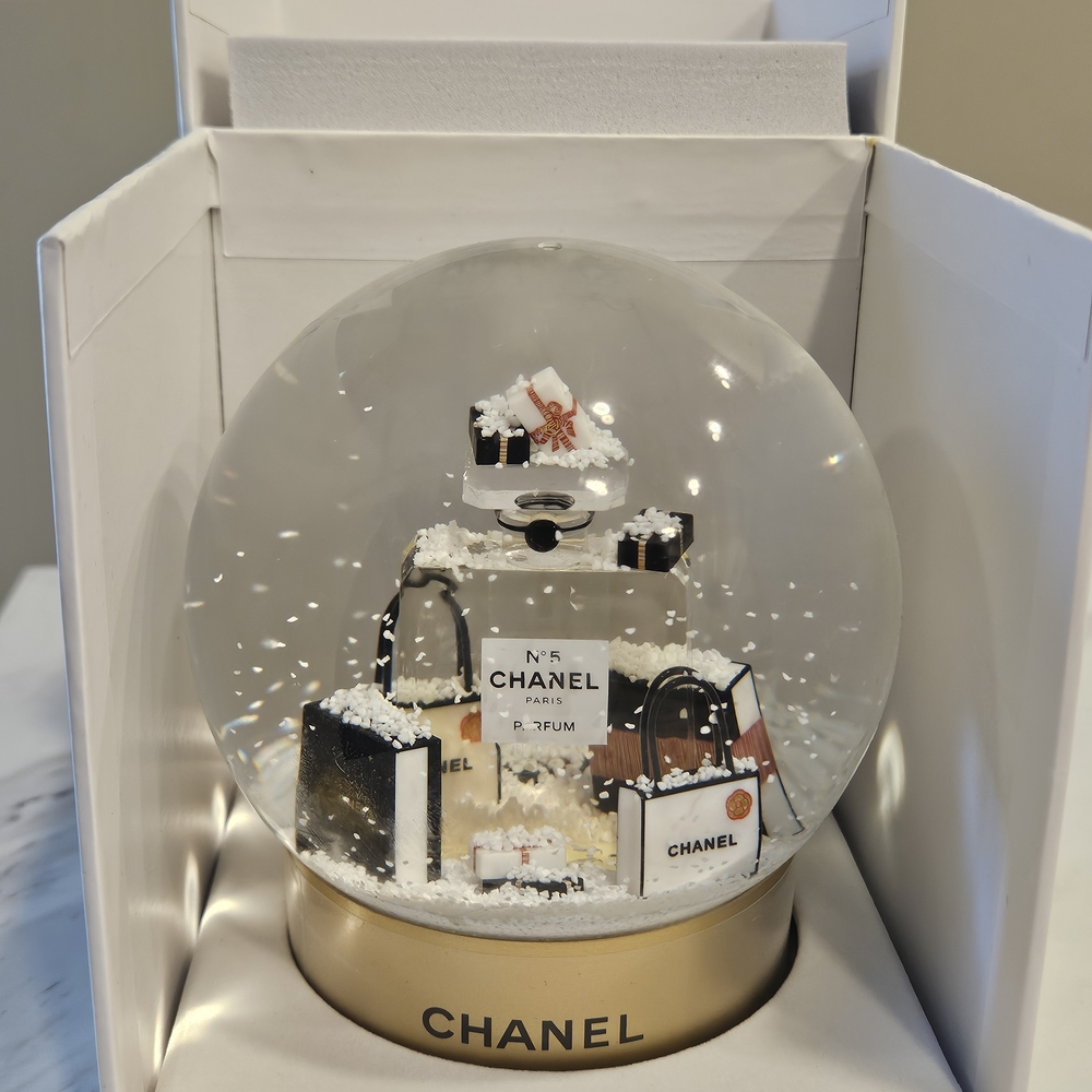 Chanel #5 Rare Snow Globe w/Mini Bags NWB